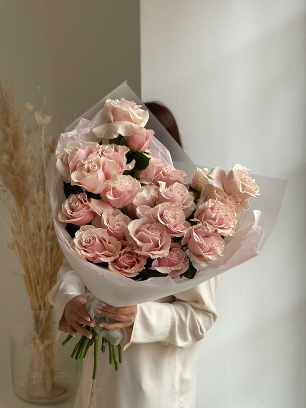 Монобукет из розовых роз, артикул F1152001 - 14500 рублей, доставка по городу. Flawery - доставка цветов