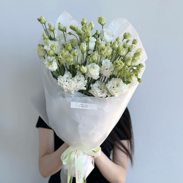 Букет хрустящих белых эустом, артикул F1300346 - 8400 рублей, доставка по городу. Flawery - доставка цветов