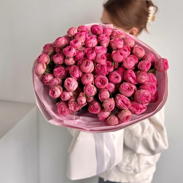 Букет из 29 кустовых роз giselle, артикул F1489698 - 12990 рублей, доставка по городу. Flawery - доставка цветов