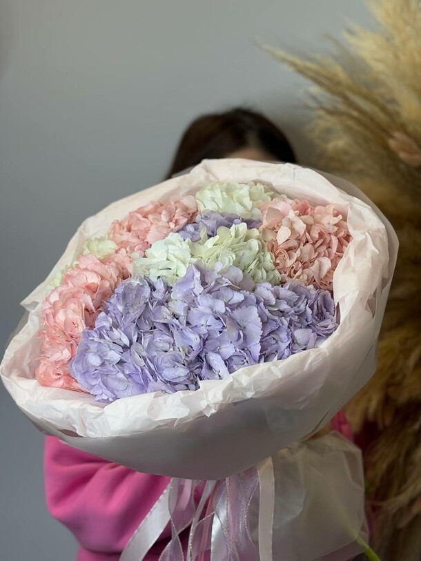 Монобукет из гортензий, артикул F1381999 - 6100 рублей, доставка по городу. Flawery - доставка цветов