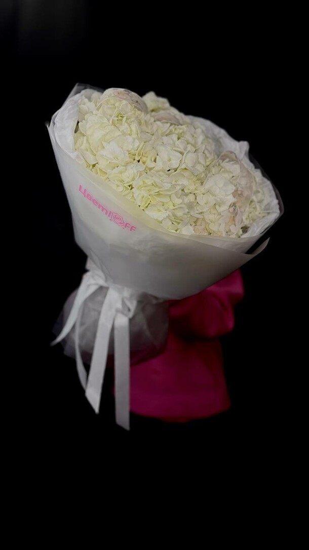 Монобукет из белых гортензий, артикул F1392832 - 3650 рублей, доставка по городу. Flawery - доставка цветов