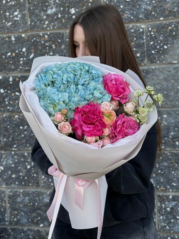 Сборный букет, артикул F1407662 - 3800 рублей, доставка по городу. Flawery - доставка цветов