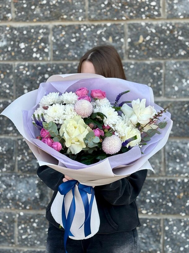 Сборный букет, артикул F1407898 - 5498 рублей, доставка по городу. Flawery - доставка цветов