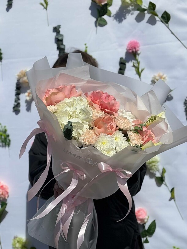 Сборный букет, артикул F1413466 - 5298 рублей, доставка по городу. Flawery - доставка цветов