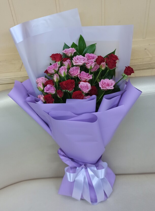 Комплимент из кустовых розочек, артикул F1143453 - 4150 рублей, доставка по городу. Flawery - доставка цветов