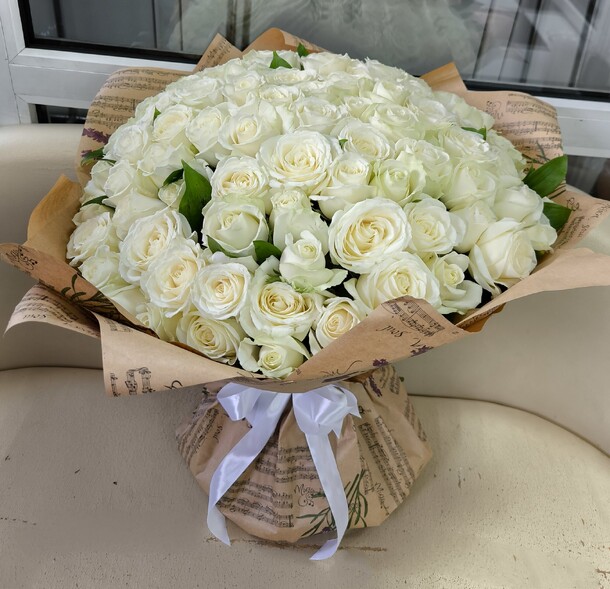 101 белая роза, артикул F1305794 - 22990 рублей, доставка по городу. Flawery - доставка цветов