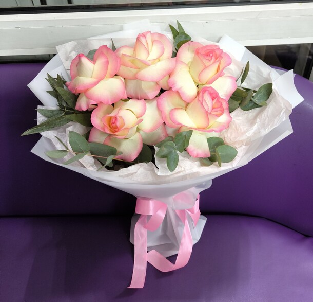 Мини букетик французских роз, артикул F1445847 - 1990 рублей, доставка по городу. Flawery - доставка цветов