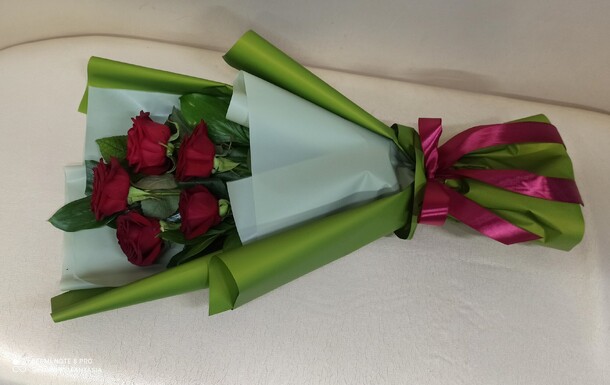 5 роз, артикул F53192 - 1700 рублей, доставка по городу. Flawery - доставка цветов