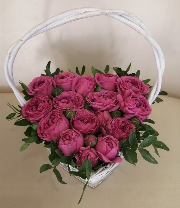 Сердечная корзинка, артикул F54016 - 3750 рублей, доставка по городу. Flawery - доставка цветов