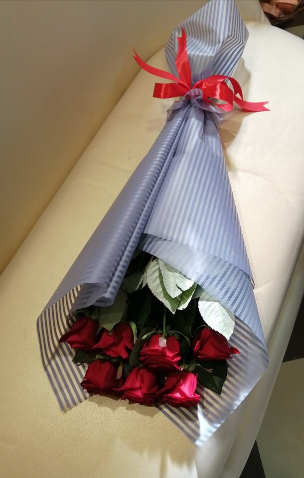 Комплимент, артикул F64100 - 2100 рублей, доставка по городу. Flawery - доставка цветов