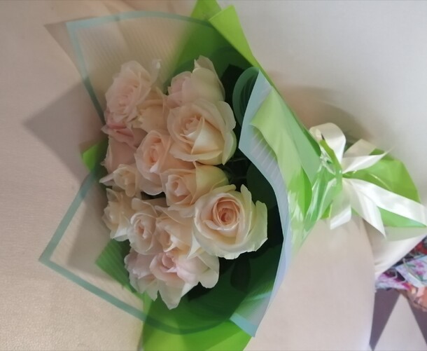 Кремовые розы, артикул F64109 - 2850 рублей, доставка по городу. Flawery - доставка цветов