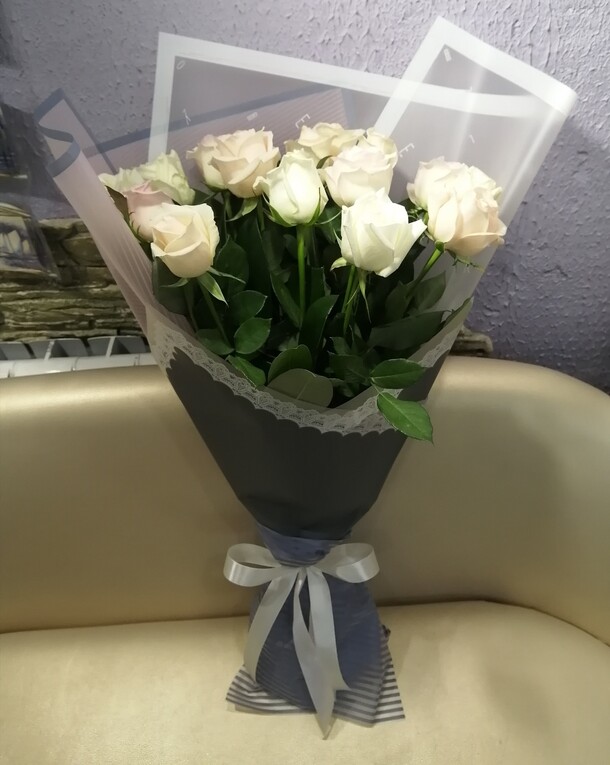 15 роз, артикул F64112 - 3750 рублей, доставка по городу. Flawery - доставка цветов