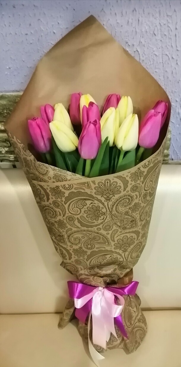 15 тюльпанов, артикул F70811 - 3550 рублей, доставка по городу. Flawery - доставка цветов