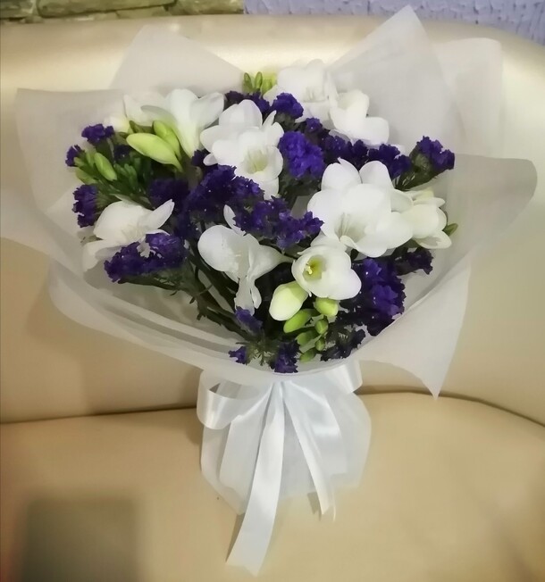 Фрезии, артикул F70827 - 2990 рублей, доставка по городу. Flawery - доставка цветов