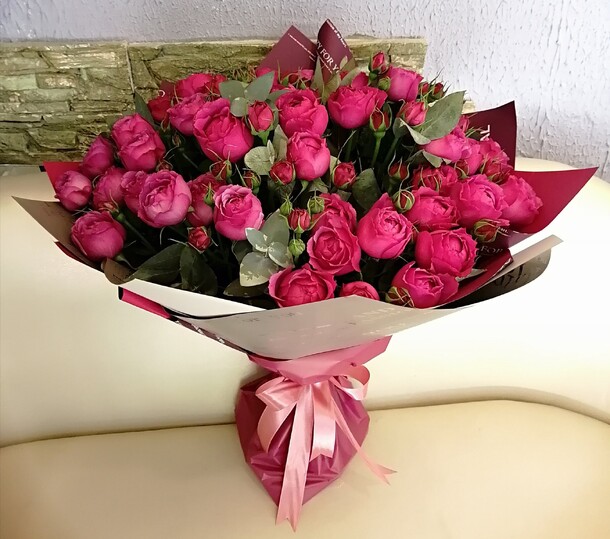 Яркий букет пионовидных роз, артикул F70897 - 6350 рублей, доставка по городу. Flawery - доставка цветов