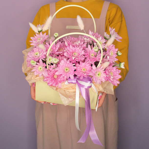 Композиция с хризантемой "нежные оттенки", артикул F1423912 - 2950 рублей, доставка по городу. Flawery - доставка цветов