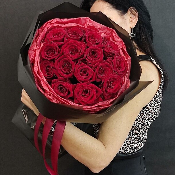🔥🔥красные розы 🔥букет 15 шт, артикул F1349725 - 9325 рублей, доставка по городу. Flawery - доставка цветов