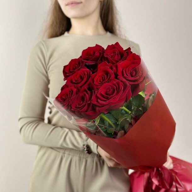 Изящный букет из красных роз, артикул F1349729 - 5063 рублей, доставка по городу. Flawery - доставка цветов