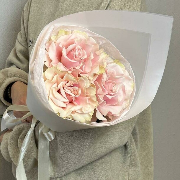 Кулeк из французских роз, артикул F1350790 - 2104 рублей, доставка по городу. Flawery - доставка цветов