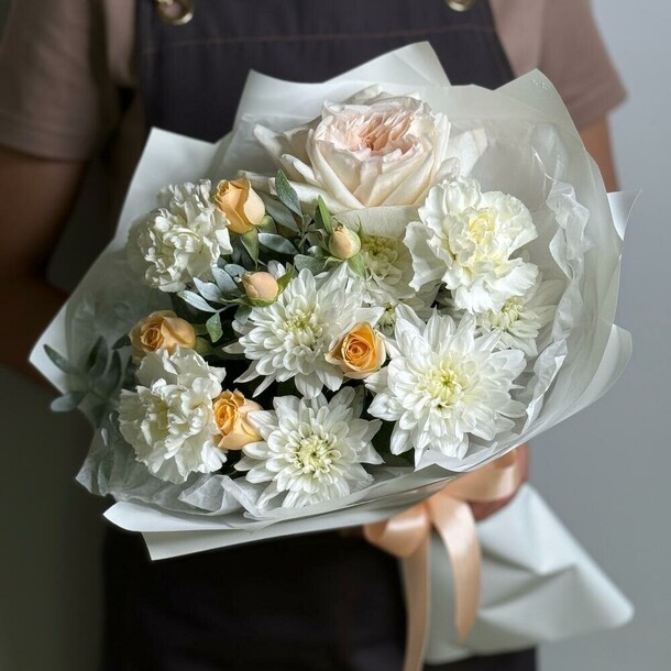 Белый букет, артикул F1350805 - 3841 рублей, доставка по городу. Flawery - доставка цветов