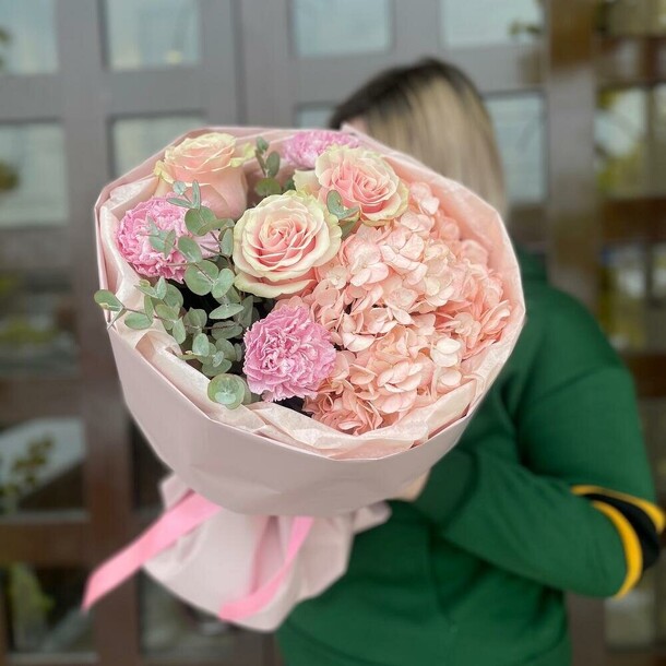 Букет «мамуле», артикул F1353818 - 5581 рублей, доставка по городу. Flawery - доставка цветов