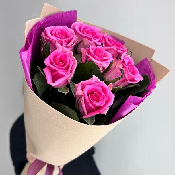 Букет розовая роза в упаковке, артикул F1353890 - 4714 рублей, доставка по городу. Flawery - доставка цветов