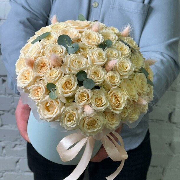 Цветы в коробке " айс латте ", артикул F1353924 - 32746 рублей, доставка по городу. Flawery - доставка цветов