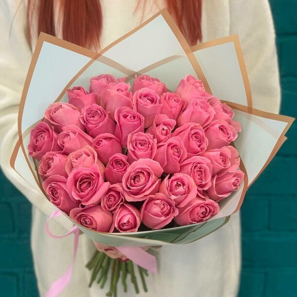 Букет из 35 розовых роз, артикул F1353956 - 21912 рублей, доставка по городу. Flawery - доставка цветов