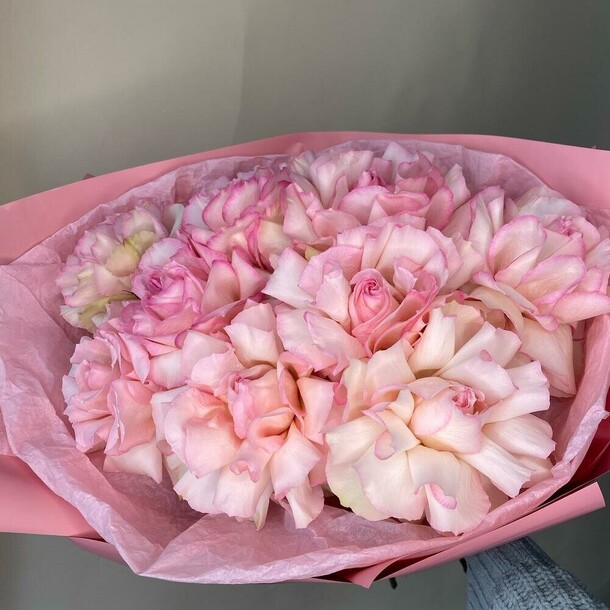 9 французских роз, артикул F1353982 - 6809 рублей, доставка по городу. Flawery - доставка цветов