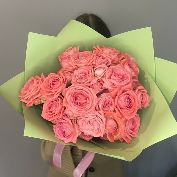 Букет из 9 кустовых роз барбадос, артикул F1353984 - 6634 рублей, доставка по городу. Flawery - доставка цветов