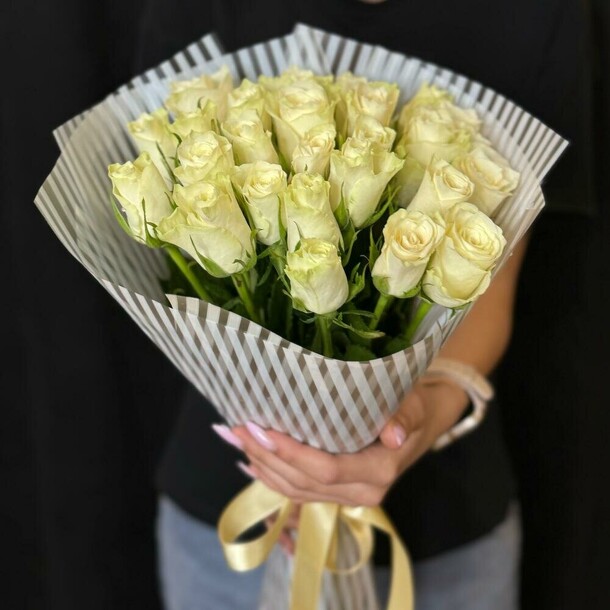 25 белых роз, артикул F1354014 - 15315 рублей, доставка по городу. Flawery - доставка цветов