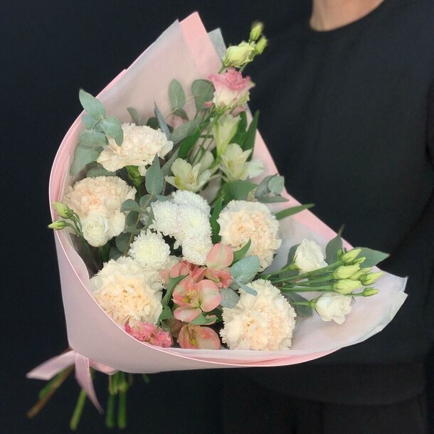 Букет комплимент, артикул F1354015 - 6735 рублей, доставка по городу. Flawery - доставка цветов