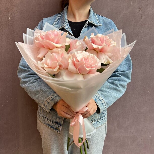 5 розовых французских роз, артикул F1354021 - 2800 рублей, доставка по городу. Flawery - доставка цветов