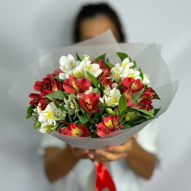 Букет из альстромерии, артикул F1354026 - 4807 рублей, доставка по городу. Flawery - доставка цветов