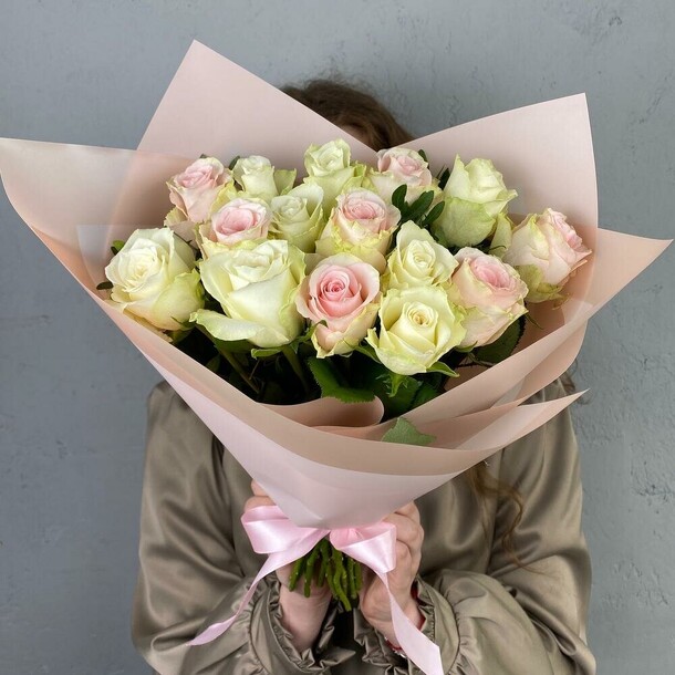 Букет из 15 роз, артикул F1354036 - 9515 рублей, доставка по городу. Flawery - доставка цветов