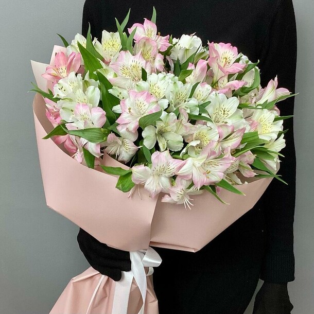 Букет 15 нежных альстромерий, артикул F1354041 - 8195 рублей, доставка по городу. Flawery - доставка цветов