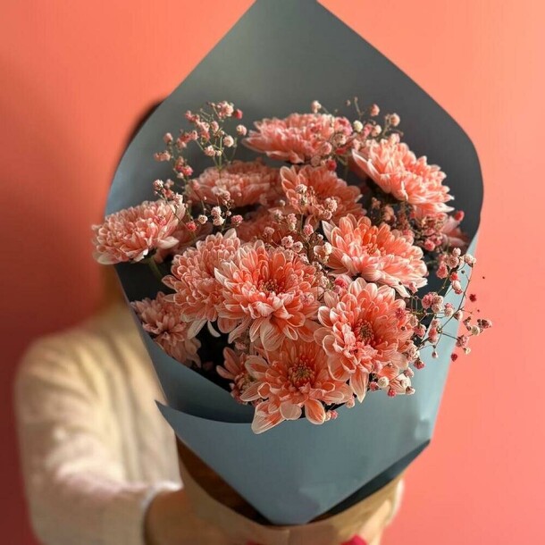 «огонь 🔥 внутри» букет хризантем, артикул F1354042 - 4011 рублей, доставка по городу. Flawery - доставка цветов