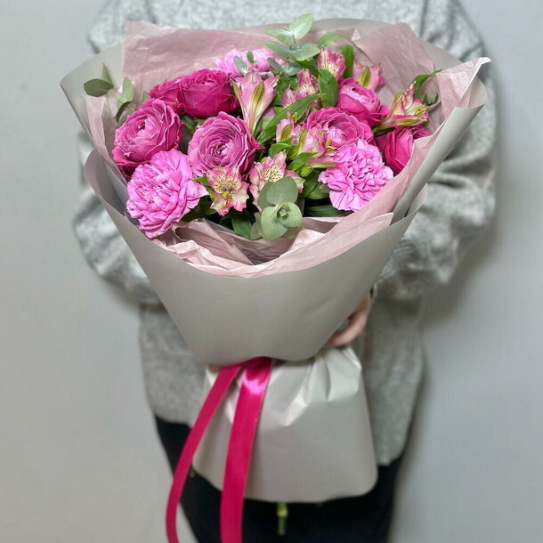 Букет с пионовидными розами «малинка», артикул F1354187 - 4378 рублей, доставка по городу. Flawery - доставка цветов