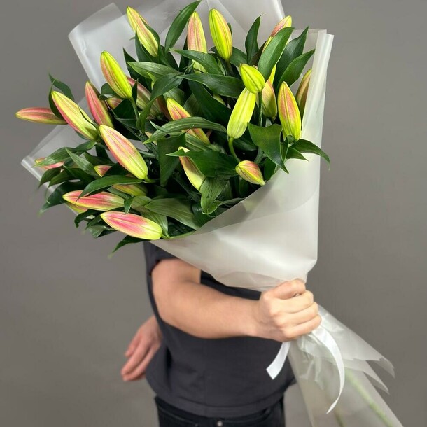 Розовые лилии, артикул F1354196 - 7615 рублей, доставка по городу. Flawery - доставка цветов