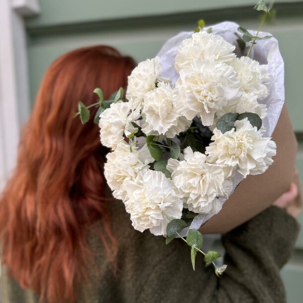 Букет диантус и эвкалипт 11 шт, артикул F1354256 - 3688 рублей, доставка по городу. Flawery - доставка цветов