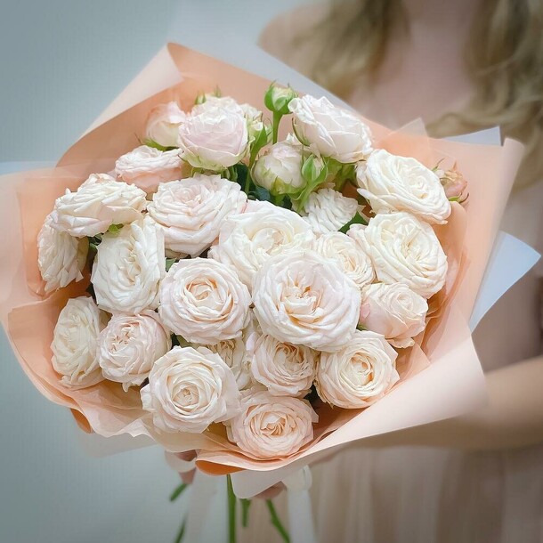 ⭐️букет кустовых роз "бомбастик", артикул F1354323 - 5313 рублей, доставка по городу. Flawery - доставка цветов