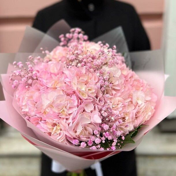 Букет гортензия и гипсофила, артикул F1354330 - 6431 рублей, доставка по городу. Flawery - доставка цветов