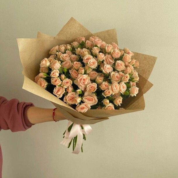 Кустовые розы, артикул F1354346 - 13603 рублей, доставка по городу. Flawery - доставка цветов