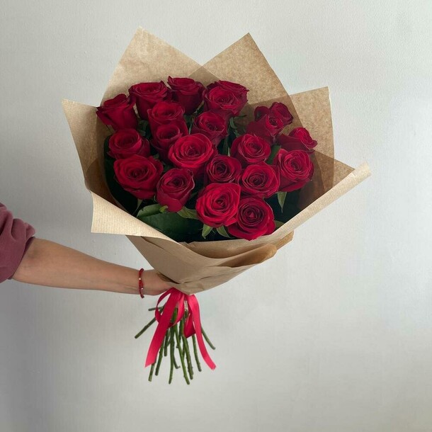 Розы красные, артикул F1354444 - 11146 рублей, доставка по городу. Flawery - доставка цветов