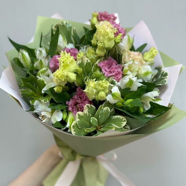 Букет «милаота», артикул F1354445 - 5863 рублей, доставка по городу. Flawery - доставка цветов