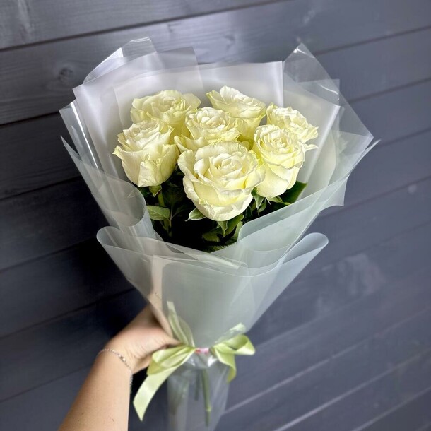 Букет из белых роз, артикул F1354470 - 3960 рублей, доставка по городу. Flawery - доставка цветов