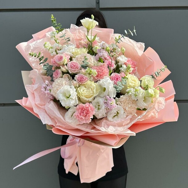 Букет с розами, артикул F1354555 - 24926 рублей, доставка по городу. Flawery - доставка цветов