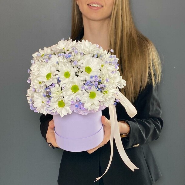 Ромашки в шляпной коробке, артикул F1354566 - 4216 рублей, доставка по городу. Flawery - доставка цветов