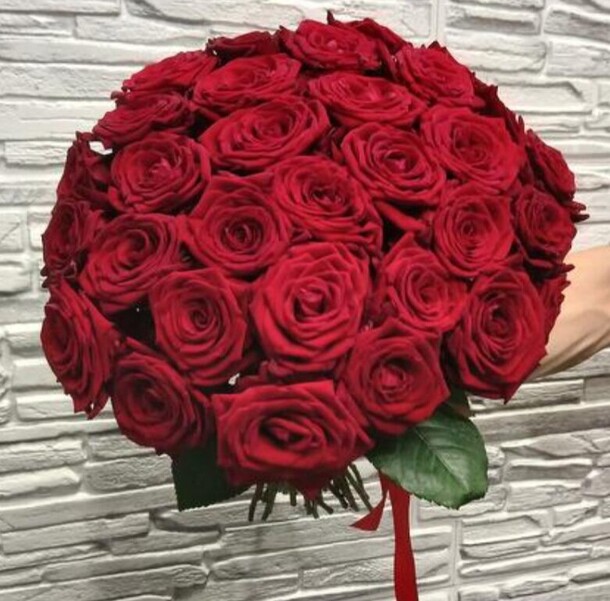 Букет из 31 розы, артикул F1350767 - 12155 рублей, доставка по городу. Flawery - доставка цветов