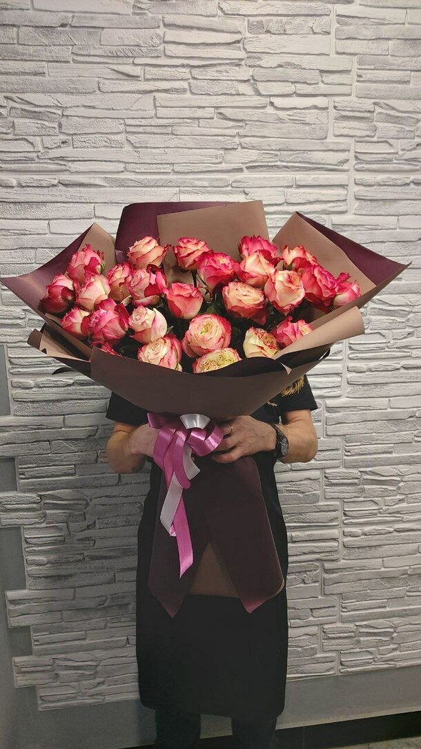 Гигантский букет роз, артикул F1350828 - 12562 рублей, доставка по городу. Flawery - доставка цветов